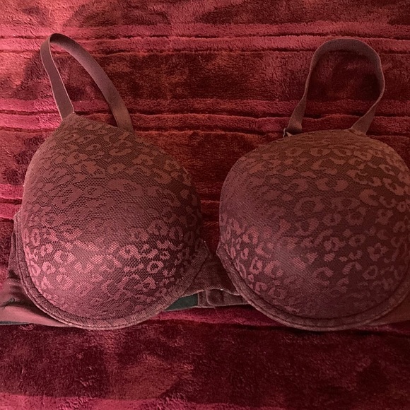 Pink wear everywhere push-up bra 34DD color/burgundy worn twice in new shape - Picture 1 of 2
